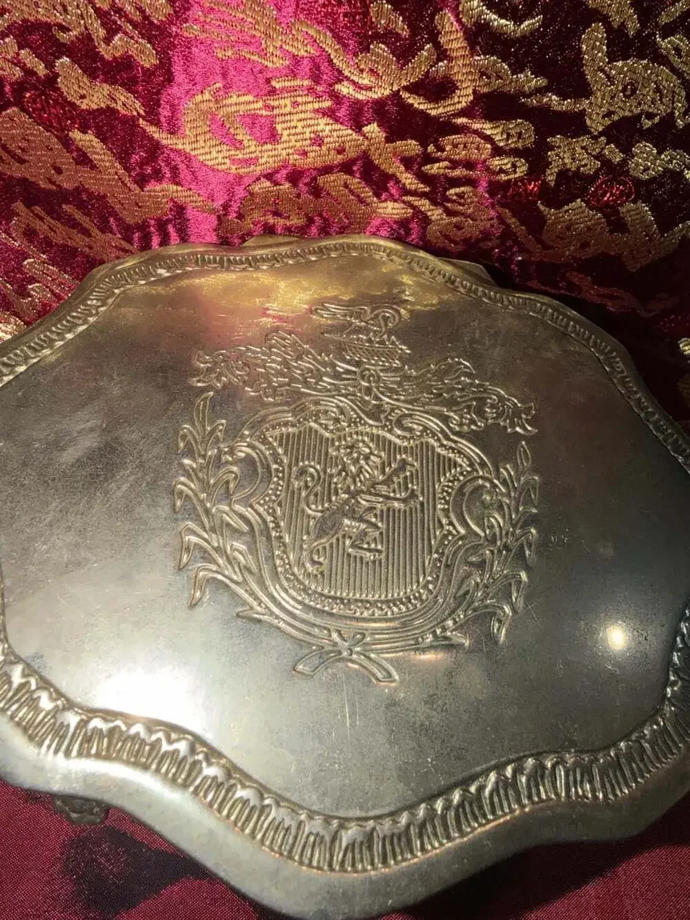 Vtg International Silver Co. Lion Head Paw Footed Silver Plated Jewelry Box